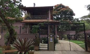 Imagem 2: Sobrado condominio fechado em terreno de 2700 m2 arborizado dentro do clube de campo do pa