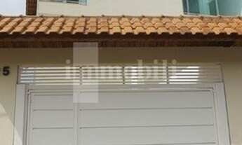 Imagem: Casa assobrada, nova em fase final de acabamento