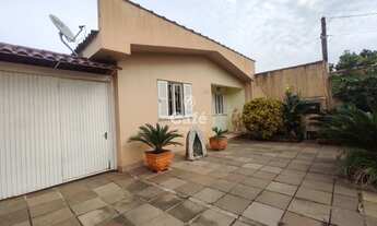 Imagem 2: Excelente casa com 3 Dormitórios, ampla garagem com uma edícula no Bairro Medianeira