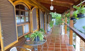 Imagem 4: Casa com ótima área de lazer e linda varanda com vista para a cidade de Águas de São Pedro