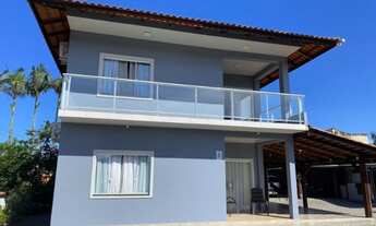 Imagem 7: Lindo sobrado com piscina, área de festa, 2 suítes mais 4 quartos, a poucos mts da Lagoa