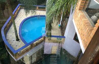 Imagem 2: CASA COM ELEVADO COM 4 DORMITÓROS NA GRANJA VIANA - CLUBE DE TENIS