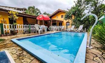 Imagem: Casa 3 dormitórios com piscina dentro de