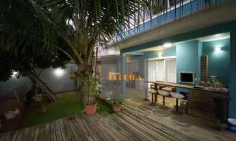 Imagem 2: Linda casa no bairro Carianos com piscina