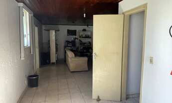 Imagem 6: Casa comercial ou residencial no centro da cidade ocidental perto da principal