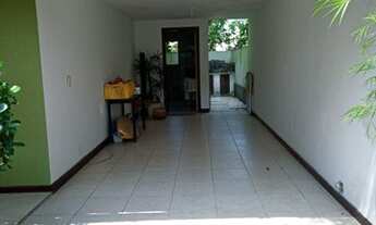 Imagem 5: Casa de condomínio para venda tem 240 metros quadrados com 4 quartos