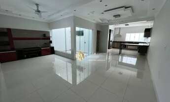 Imagem 3: Bela casa com ótima iluminação e ventilação disponível para locação no Condomínio Ilha das