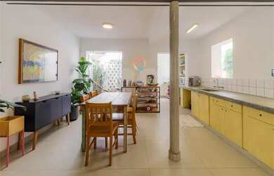 Imagem 2: Casa com jardim, quintal e terraço. 4 quartos sendo 2 suítes!