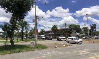 Imagem 4: Lote/Casa na AVENIDA de fundo com o BURITI SHOPPING