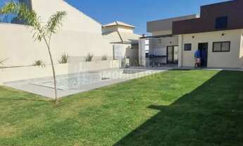 Imagem 5: Casa duplex de alto padrão dentro do condomínio Blue Garden com 3 suítes, piscina e churra