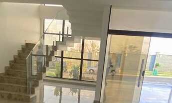 Imagem 4: Casa de condomínio para venda possui 250 metros quadrados com 4 quartos