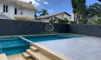 Imagem 2: Casa com piscina de alto padrão em Jurerê Internacional