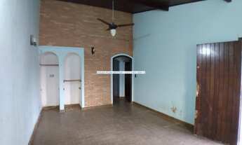 Imagem 2: Casa 2 Dormitórios e Edícula com muito espaço no Centro de Caraguatatuba