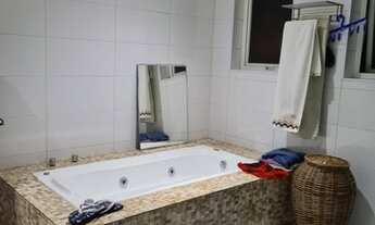 Imagem 2: Casa de condomínio para aluguel e venda possui 406 metros quadrados com 4 quartos