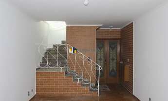 Imagem 4: Sobrado com churrasqueira, passadiço com jardim e edícula ! Região com boa infra estrutura