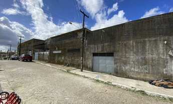 Imagem 2: Galpão à venda, 1800 m² , dois pavimentos, escritório, banheiros, acesso rua calçada, por