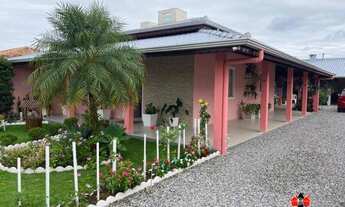 Imagem 2: Casa de alto padrão com ótima edícula, em Bal. Barra do Sul - SC