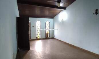 Imagem 3: Casa 2 Dormitórios e Edícula com muito espaço no Centro de Caraguatatuba