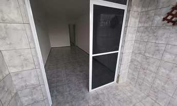 Imagem 2: Casa com 4 quartos para alugar no bairro Jardim Iracema - Fortaleza/Ceará