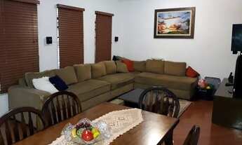 Imagem 2: Casa com 3 dormitórios, sala ampla para 2 ambientes, 2 banheiros, 2 vagas de garagem