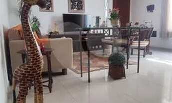 Imagem: Sobreposta baixa com piscina e área gourmet