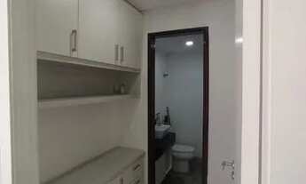 Imagem 3: Vendo sala comercial no Jd. Renascença, com divisórias, 2 splits e armários e mais 01 vaga