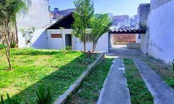 Imagem: Casa à venda, com amplo terreno de 466m²