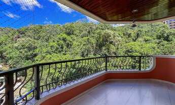 Imagem 2: Apartamento reformado com varanda e lazer a duas quadras da Praia das Pitangueiras, Guaruj