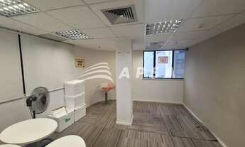 Imagem 5: NO CORAÇÃO PULSANTE DO CENTRO DO RIO DE JANEIRO, NA TRADICIONAL RUA DA ASSEMBLEIA, ENCONTR