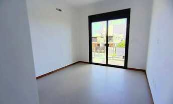 Imagem 2: Casa Nova de Alto Padrão com 3 Dormitórios e Quintal no Sul da Ilha - Campeche