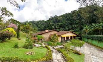 Imagem: Casa com 4 quartos em condomínio no Comary