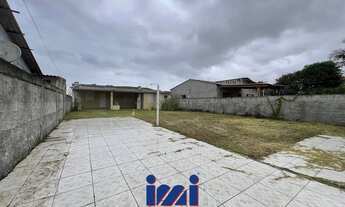 Imagem 3: Casa na praia com amplo espaço de terreno