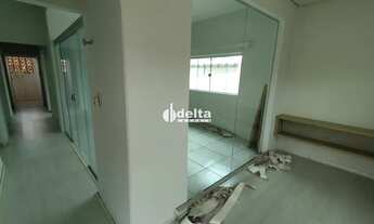 Imagem 3: Casa comercial com 6 salas disponível para locação no bairro Centro em Uberlândia-MG