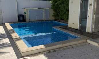 Imagem 3: Casa de condomínio para aluguel possui 340 metros quadrados com 5 quartos