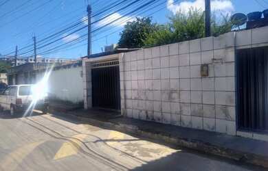 Imagem 2: Casa para venda possui 150 metros quadrados com 4 quartos em Rio Doce - Olinda - Pernambuc