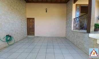 Imagem 3: Casa com três quartos, suíte, piscina e duas vagas de garagem no bairro Santa Inês - Belo