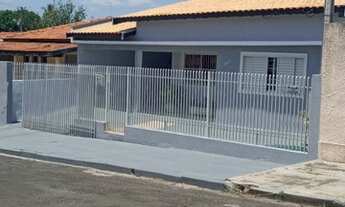 Imagem 2: Casa a venda em ótima localização