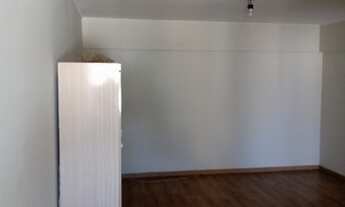 Imagem 4: Kitnet venda 40 m2. Garagem, andar alto, sol da manhã. Laminado, Coz. lav. Com locação vig