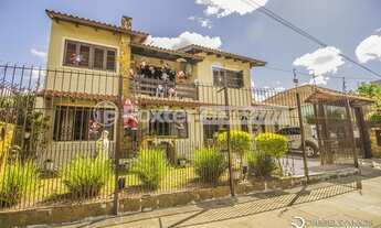 Imagem 2: Vendo Excelente sobrado 4 quartos suíte 3 garagens com 324m² privativos no Bairro Guarujá