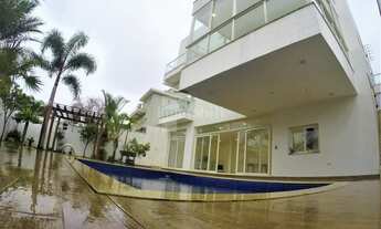 Imagem: Belo imóvel dentro de um dos melhores condomínios