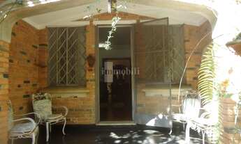 Imagem: Linda Casa estilo normanda, jardim, amplos