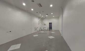 Imagem 7: Excelente loja comercial no Conjunto Comercial, com fachada de vidro, piso porcelanato, 02