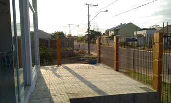 Imagem 3: Loja com fachada em vidro no bairro São José com 35m² e banheiro social. Marque uma visita