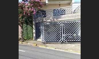 Imagem: Sobrado na Rua Professor Toledo. Tudo com