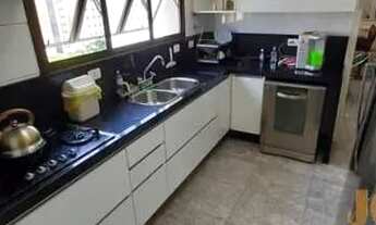 Imagem 7: Apartamento reformado com 212m² de área útil, 4 dormitórios sendo 2 suítes, 4 vagas