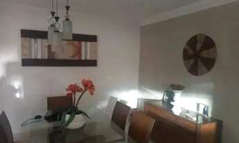 Imagem 4: Casa com garagem grande