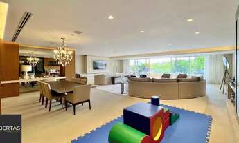 Imagem 2: Mansão Suspensa Mobiliada no Las Piedras com piscina e vista para a mata nativa