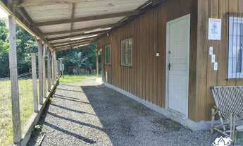 Imagem 3: Casa de madeira à venda em Barra Velha, com 3 quartos, terreno de 302 m², rua pavimentada