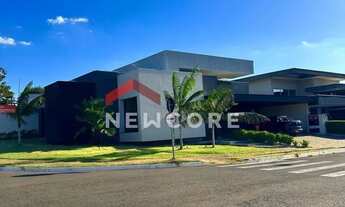 Imagem: Casa de condomínio em Avenida Mário Ranieri