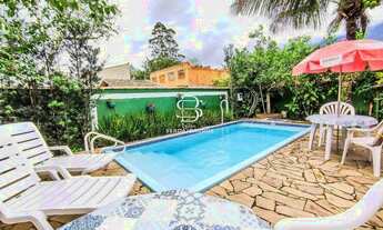 Imagem 2: Casa 3 dormitórios com piscina dentro de condomínio Locação Temporada em Caraguatatuba